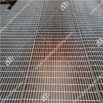 Karsti cinkota tērauda stieņu režģis